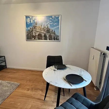 Schoene Terassenwohnung דירה בובלינגן